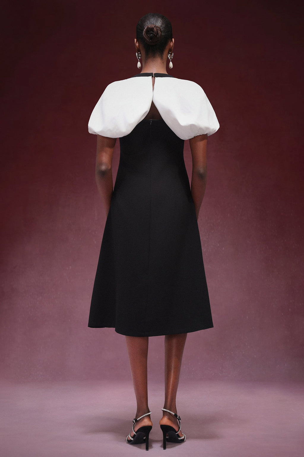 Millie Midi Dress - Square-Cut Collar - Voluminous Sleeves - Flattering Silhouette - Comfortable Fit - Statement-Making