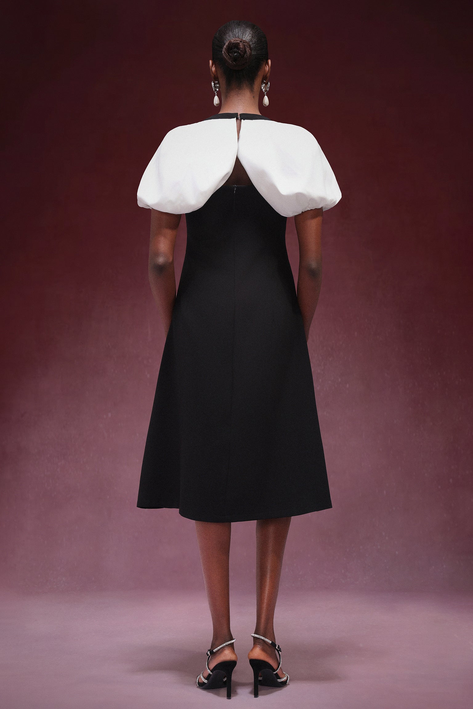 Millie Midi Dress - Square-Cut Collar - Voluminous Sleeves - Flattering Silhouette - Comfortable Fit - Statement-Making