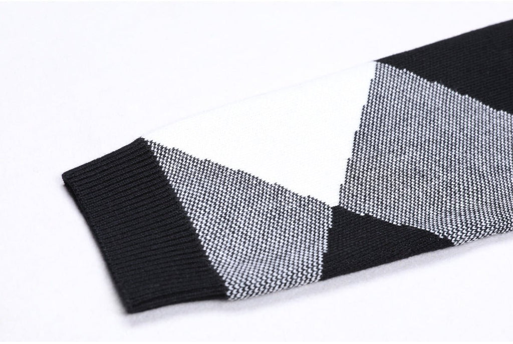 Alba Cardigan - Cropped Length - Argyle Pattern - Tailored Fit - Golden Buttons - Soft Knit Fabric