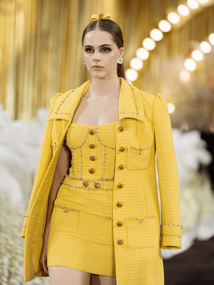 Ambrogina Coat - Fitted Silhouette - Mid - Thigh Length - Durable And Comfortable Fabric - Vibrant Tweed Design - Premium Quality - Modern Look