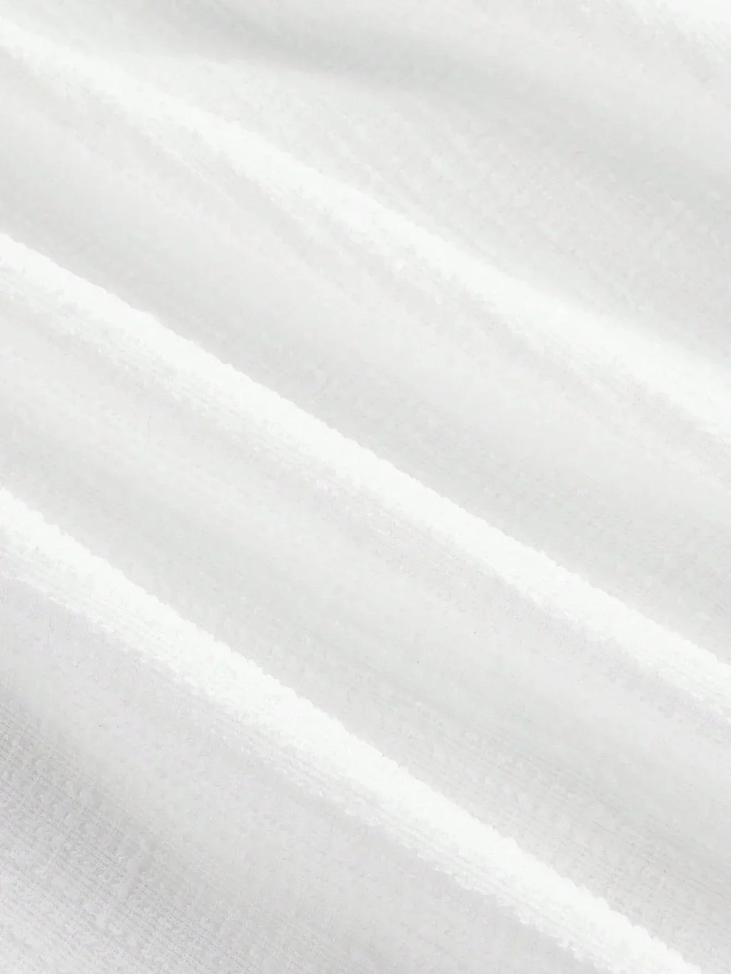 This elegant white dress features a flowing, lightweight fabric that drapes beautifully, enhancing its graceful silhouette..