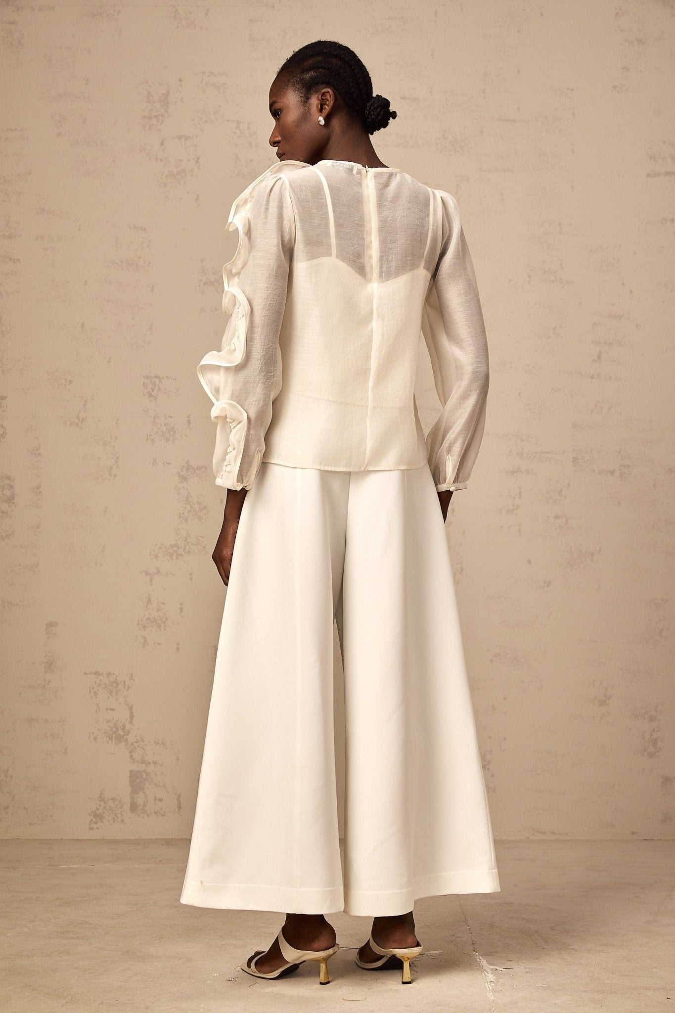 Caterinella Blouse – 3D Flower Detailing – Long Puff Sleeves – Crew Neck