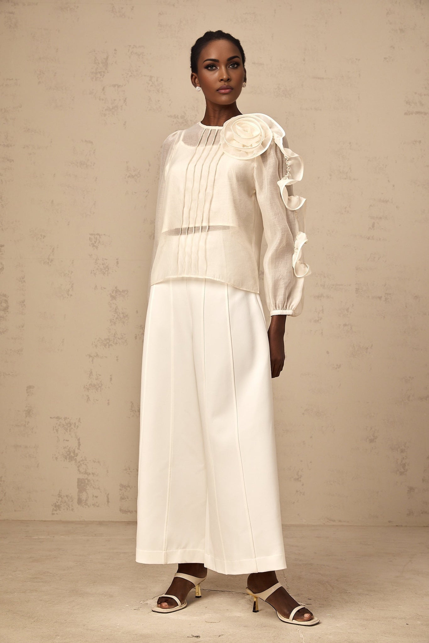 Caterinella Blouse – 3D Flower Detailing – Long Puff Sleeves – Crew Neck