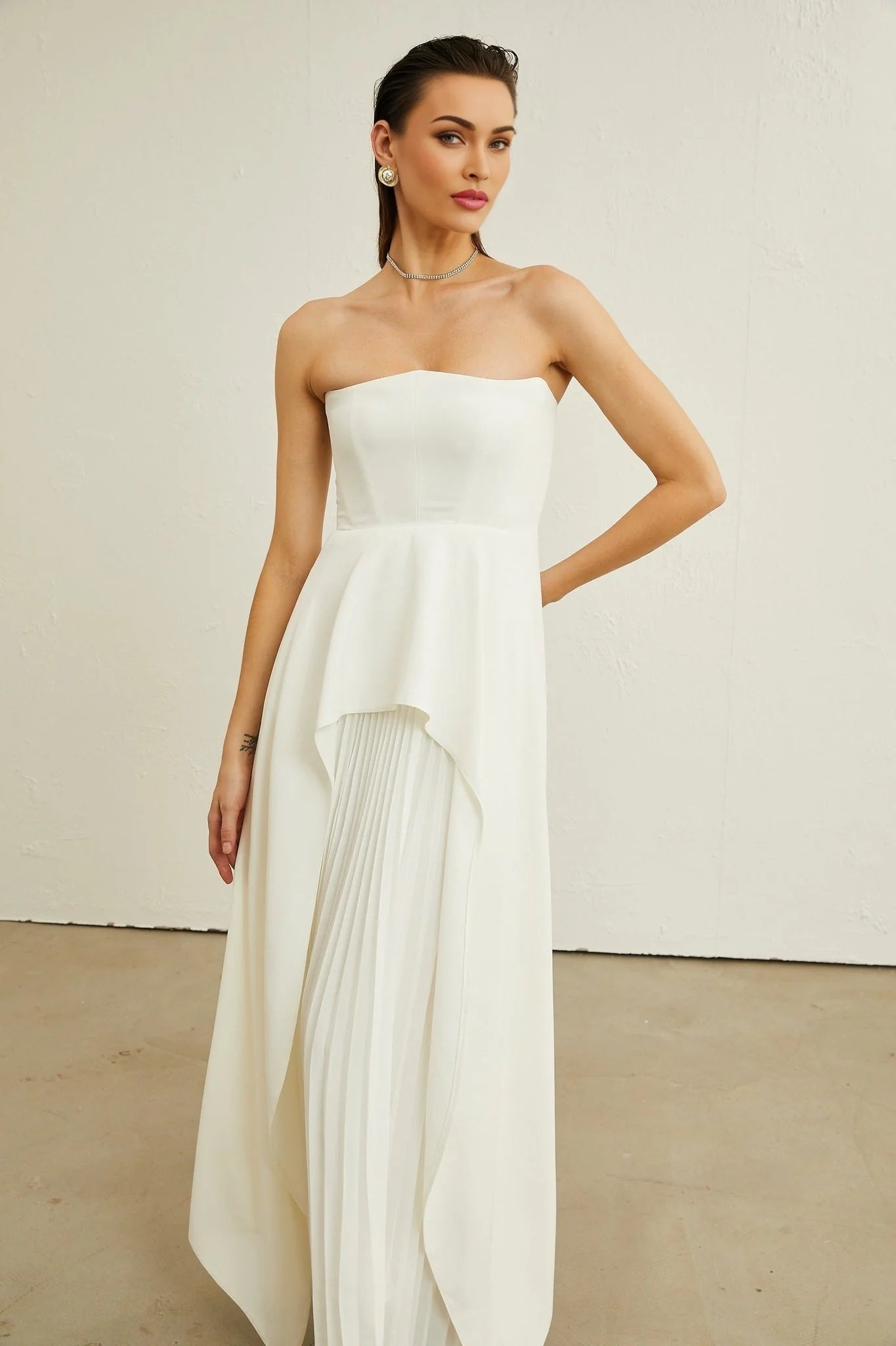 Diletta Maxi Dress - Strapless Sleeveless Design - Off - The - Shoulder Style - Pleated with Ruffled - Cut Trim - Rear Zip Fastening