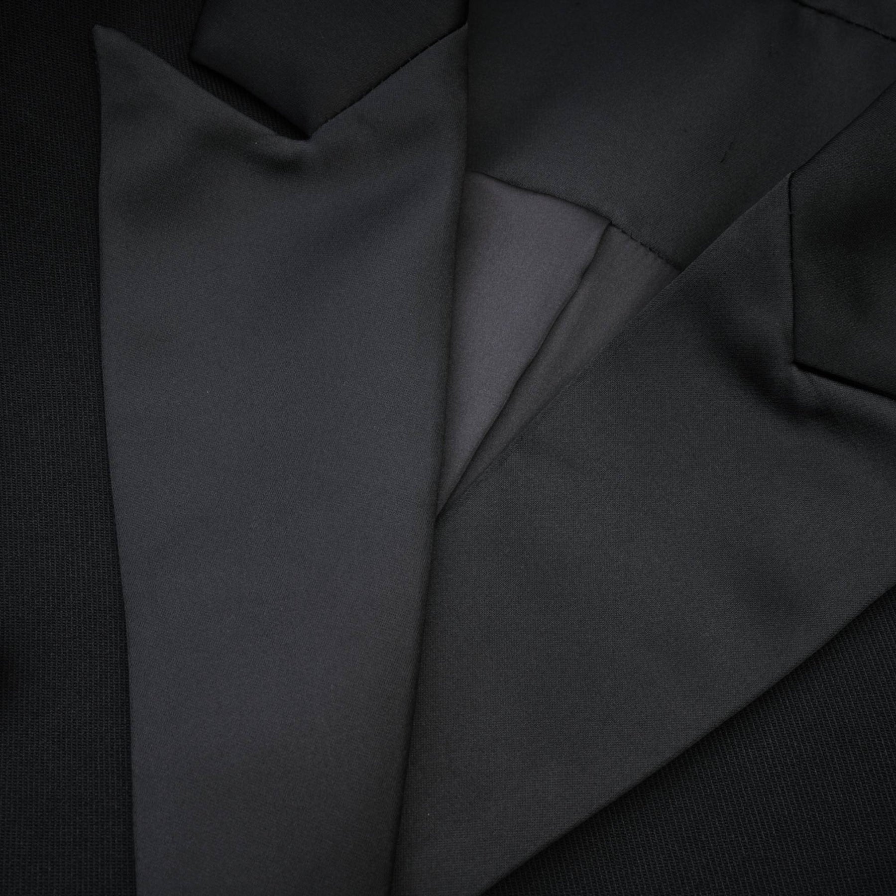 Eithne Double - Breasted Coat - Notched Lapels - Ankle - Length - Tailored Fit - Pockets
