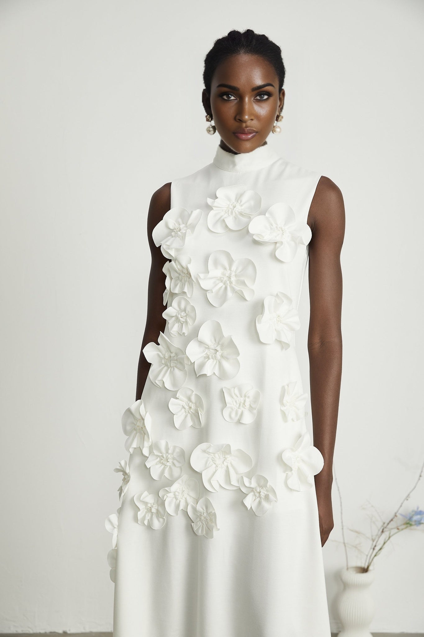 Éloïse Sleeveless Maxi Dress - 3D Floral Appliqué - Elegant A - Line - Side Pockets