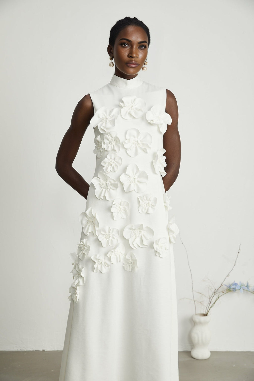 Éloïse Sleeveless Maxi Dress - 3D Floral Appliqué - Elegant A - Line - Side Pockets