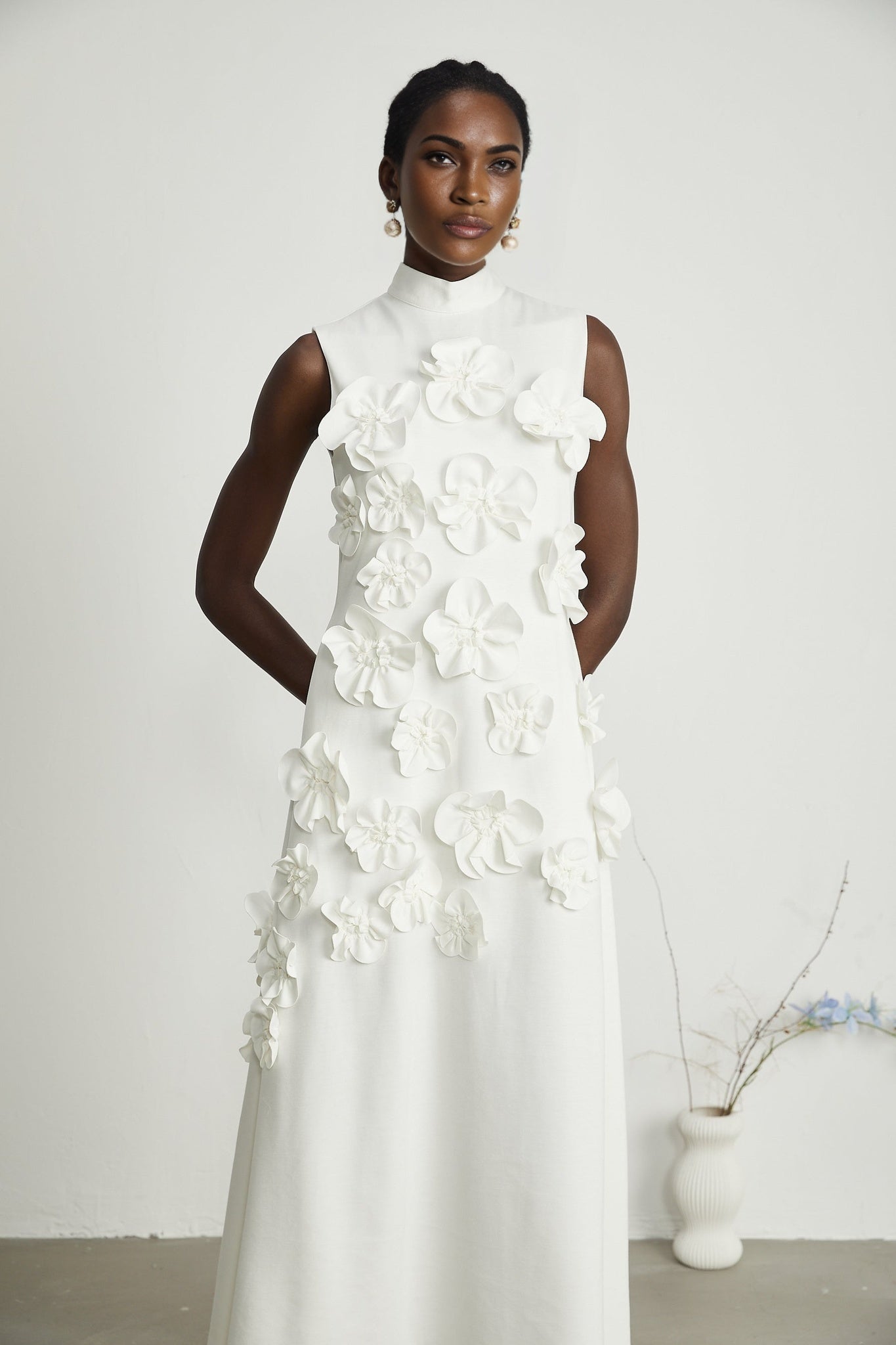 Éloïse Sleeveless Maxi Dress - 3D Floral Appliqué - Elegant A - Line - Side Pockets