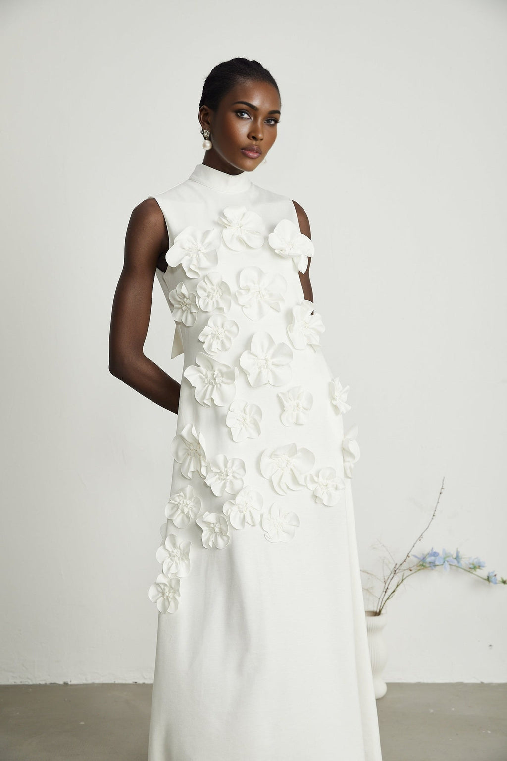 Éloïse Sleeveless Maxi Dress - 3D Floral Appliqué - Elegant A - Line - Side Pockets