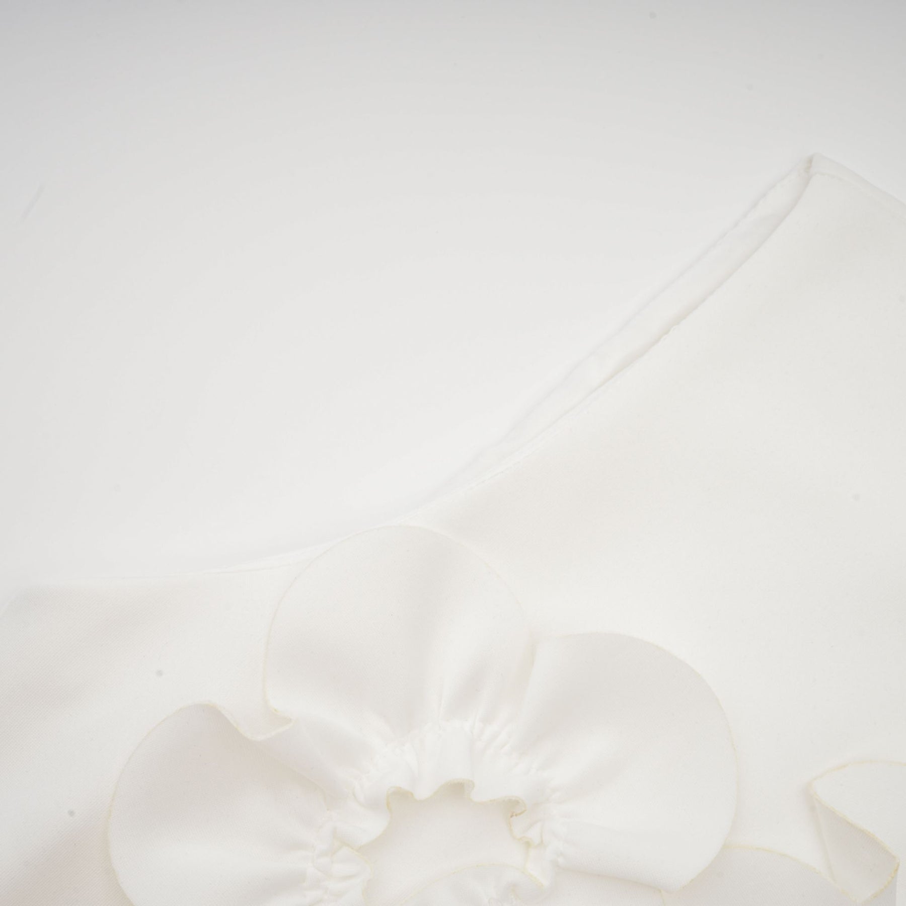 Éloïse Sleeveless Maxi Dress - 3D Floral Appliqué - Elegant A - Line - Side Pockets