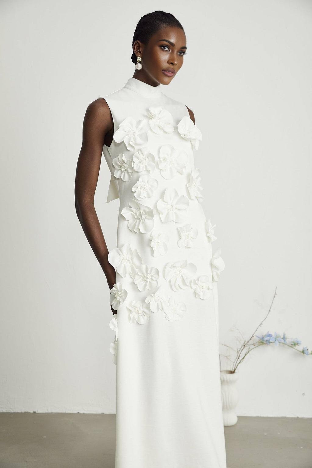 Éloïse Sleeveless Maxi Dress - 3D Floral Appliqué - Elegant A - Line - Side Pockets