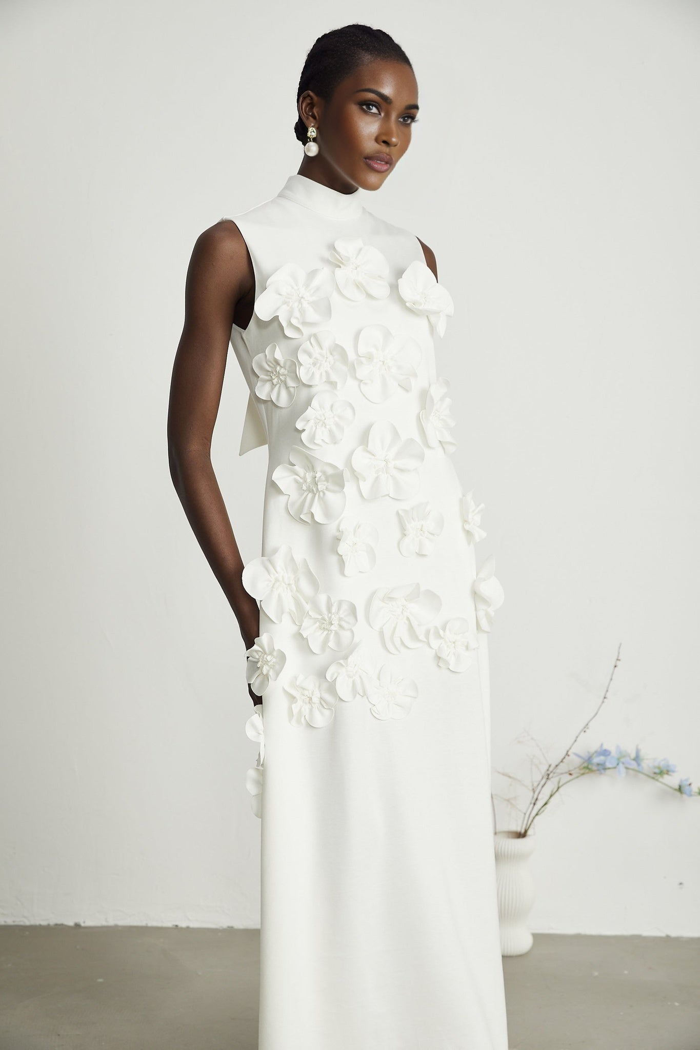Éloïse Sleeveless Maxi Dress - 3D Floral Appliqué - Elegant A - Line - Side Pockets