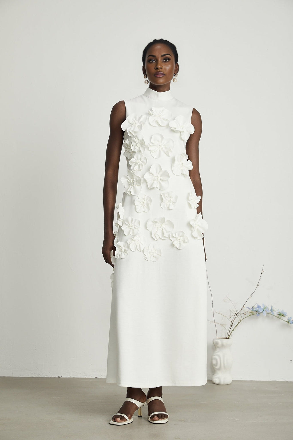 Éloïse Sleeveless Maxi Dress - 3D Floral Appliqué - Elegant A - Line - Side Pockets