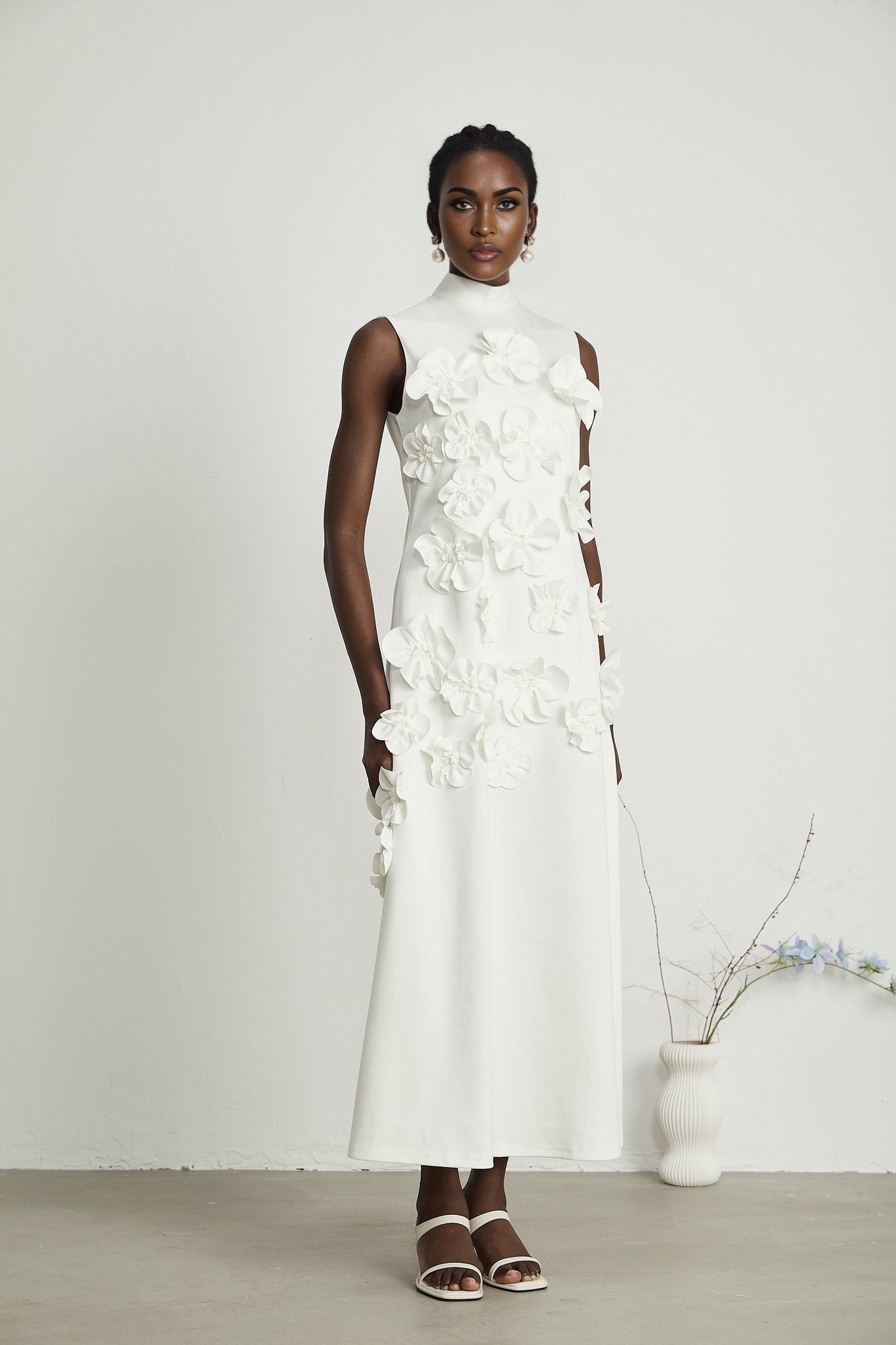 Éloïse Sleeveless Maxi Dress - 3D Floral Appliqué - Elegant A - Line - Side Pockets