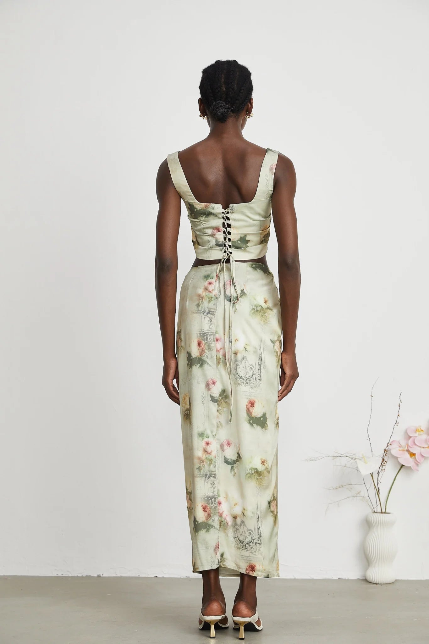 Fabiola Midi Dress – Sleeveless – Wide Shoulder Straps – All - over Floral Print