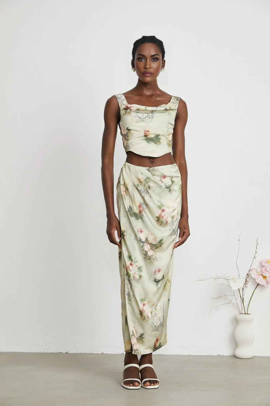 Fabiola Midi Dress – Sleeveless – Wide Shoulder Straps – All - over Floral Print