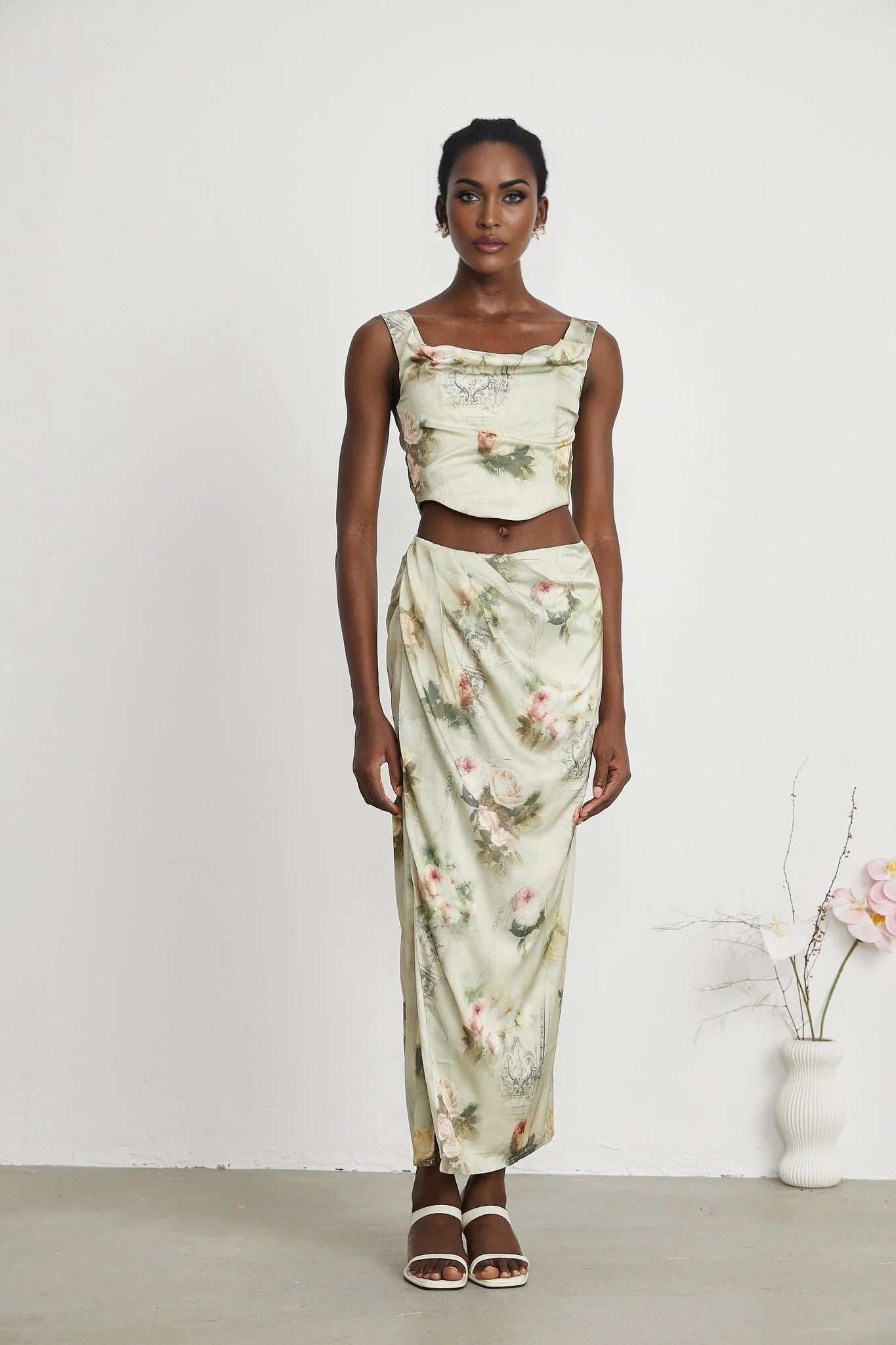 Fabiola Midi Dress – Sleeveless – Wide Shoulder Straps – All - over Floral Print
