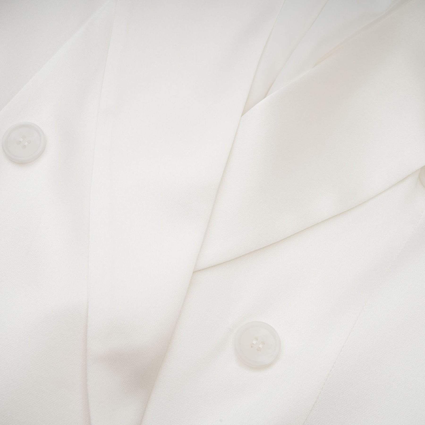 Genesis Blazer - Notch lapel - Long sleeves - Shoulder pads - Front button closure