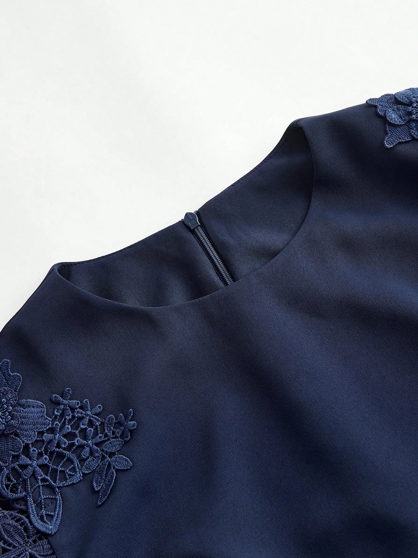 Lina Midi Dress - Round Neck - Formal & Evening - Regular Sleeve - High Waist - Elegant