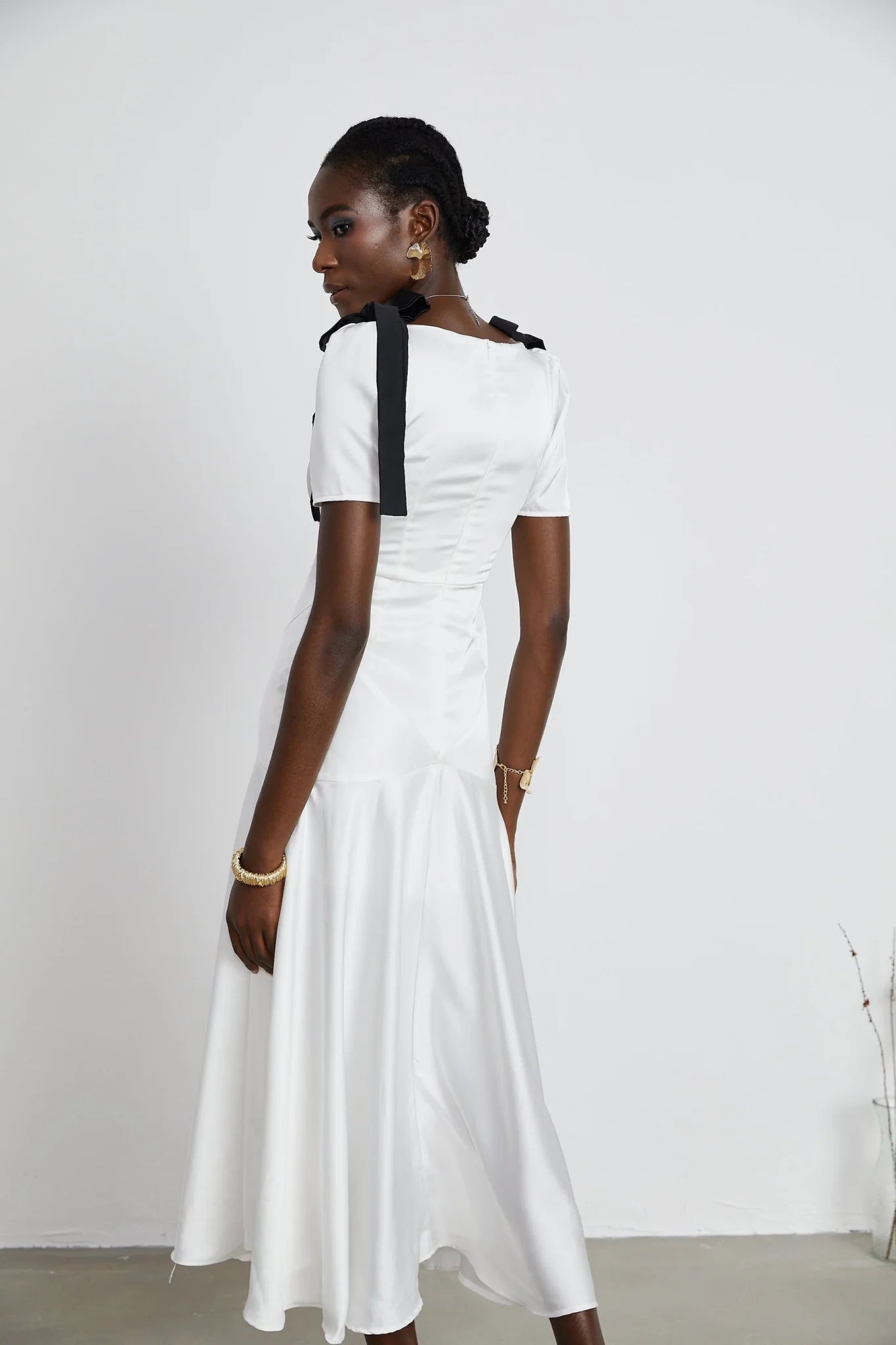 Mary White & Black Contrast Maxi Dress with V - Neck and Puff Sleeves