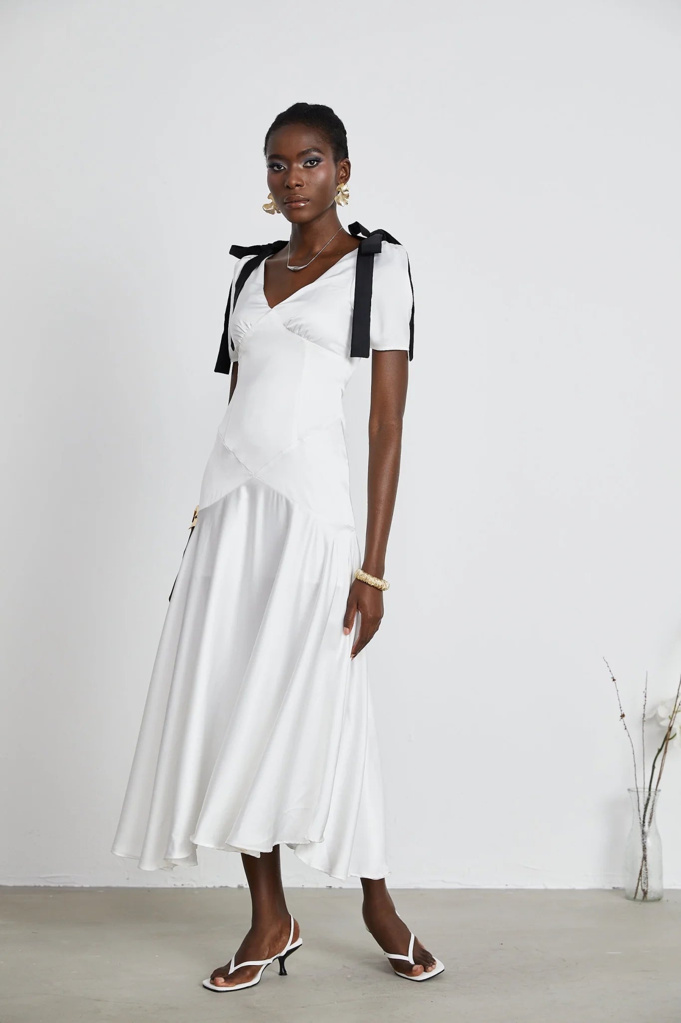Mary White & Black Contrast Maxi Dress with V - Neck and Puff Sleeves