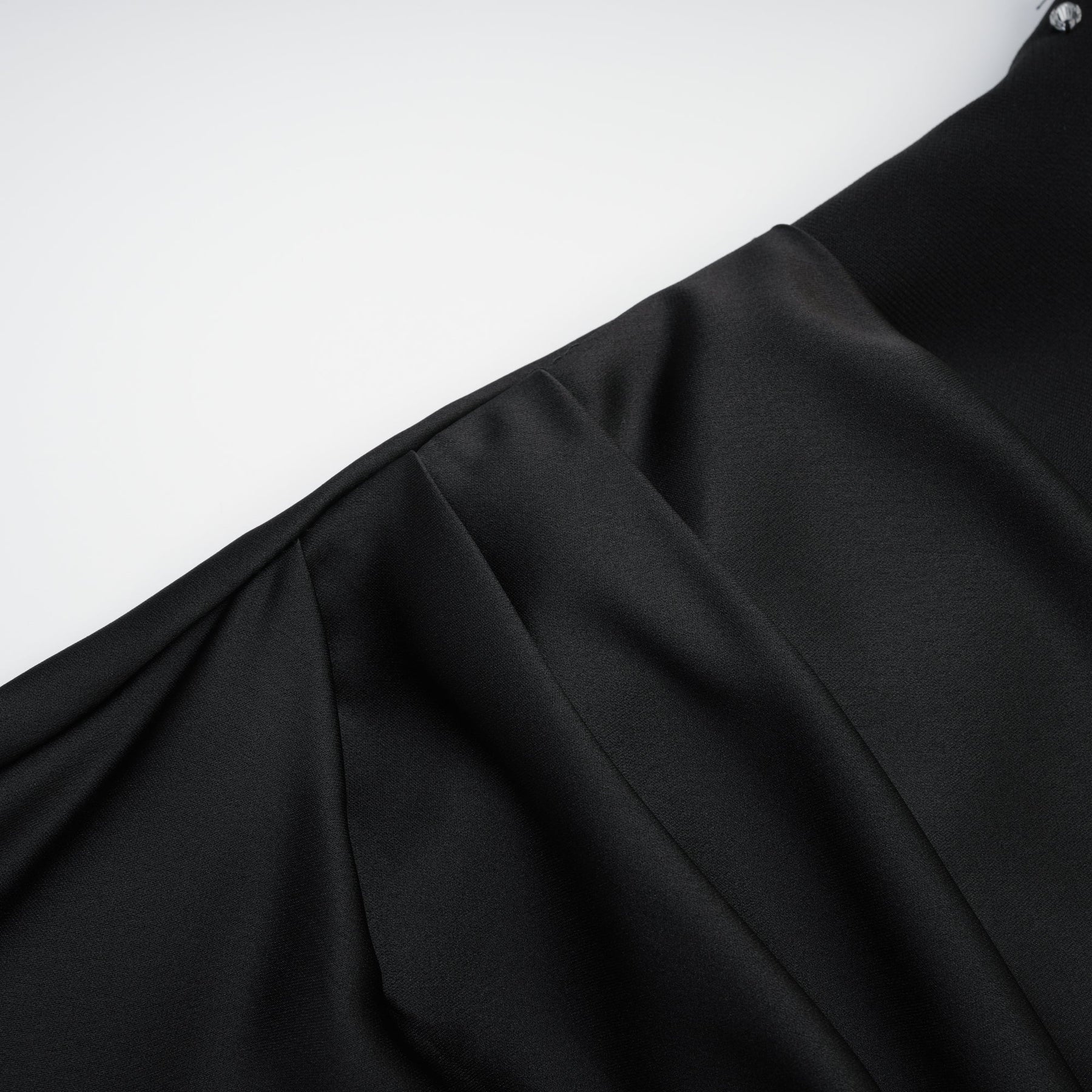 Melissa Maxi Dress in Timeless Black with Off - Shoulder Design