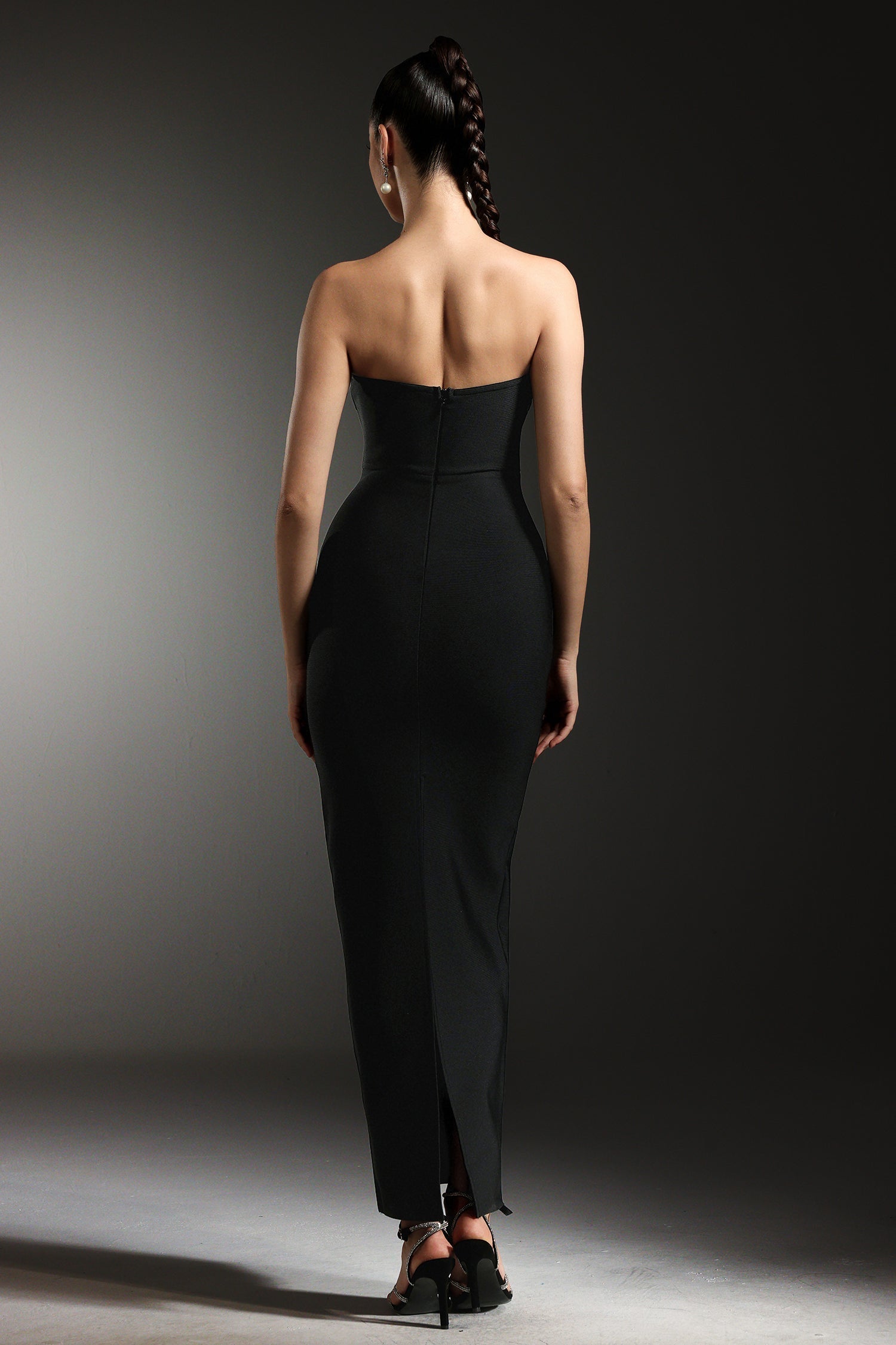 Rossella Black Diamond V-Neckline Sleeveless Dress for Formal Occasions with Shimmering Embellishments