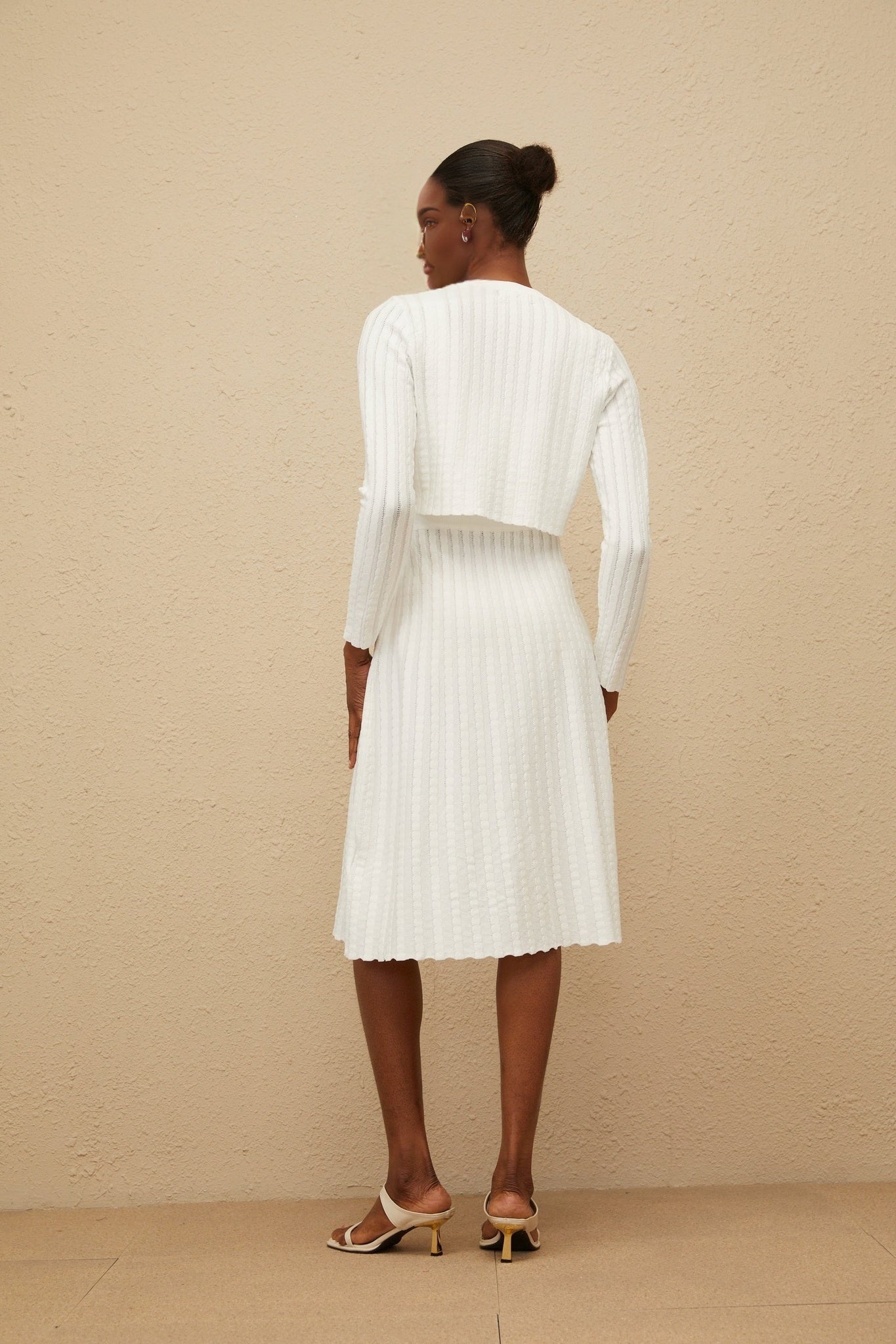 Sabina Cropped Cardigan - Ribbed Knit - Front Hook Fastening - Round Neck - Long Sleeves