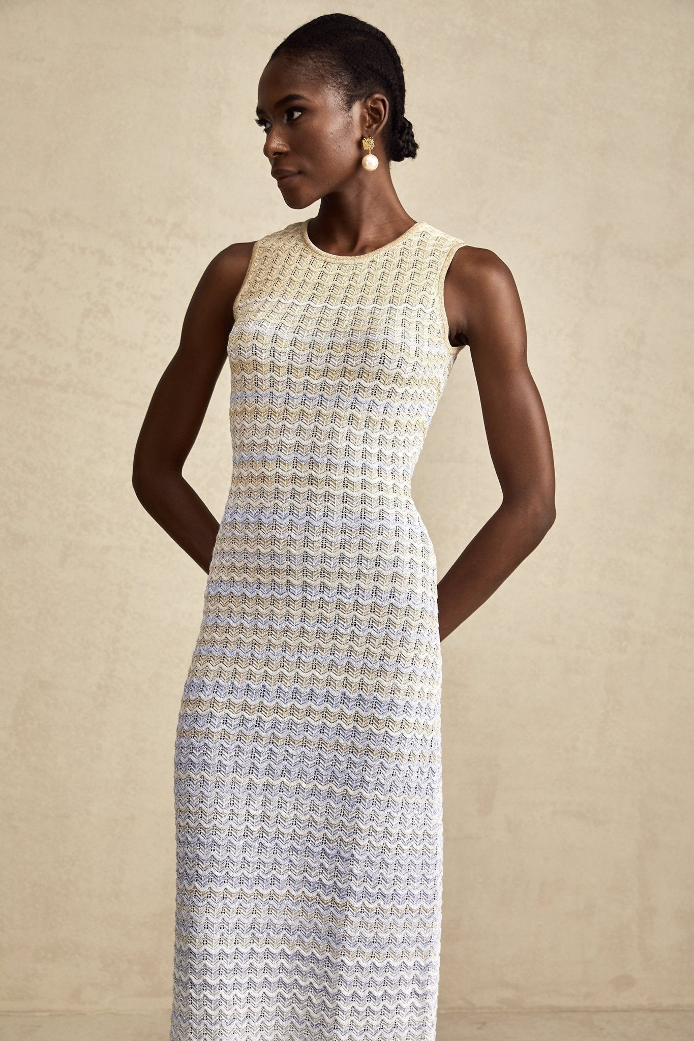 Valentina Sleeveless Round Neck Contrast Colors Midi Dress