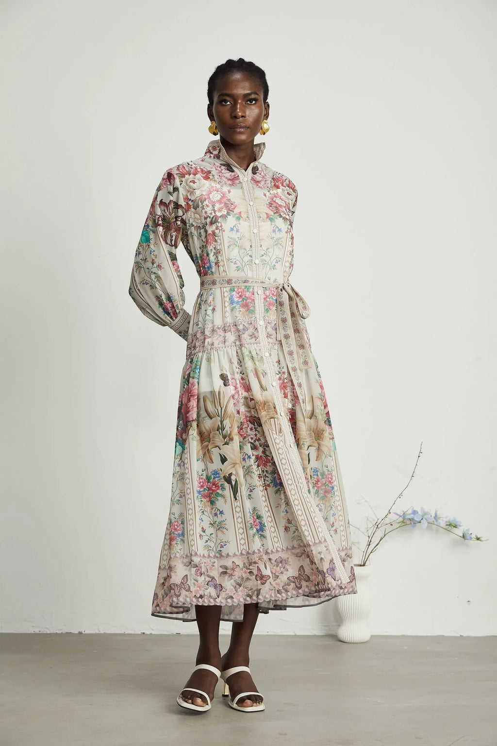 Yara Floral Print Midi Dress in Neutrals/Multicolor
