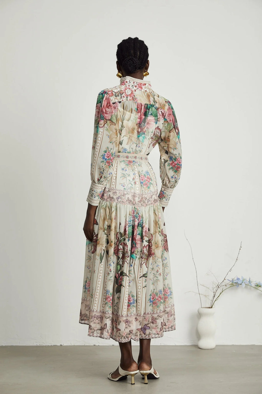 Yara Floral Print Midi Dress in Neutrals/Multicolor