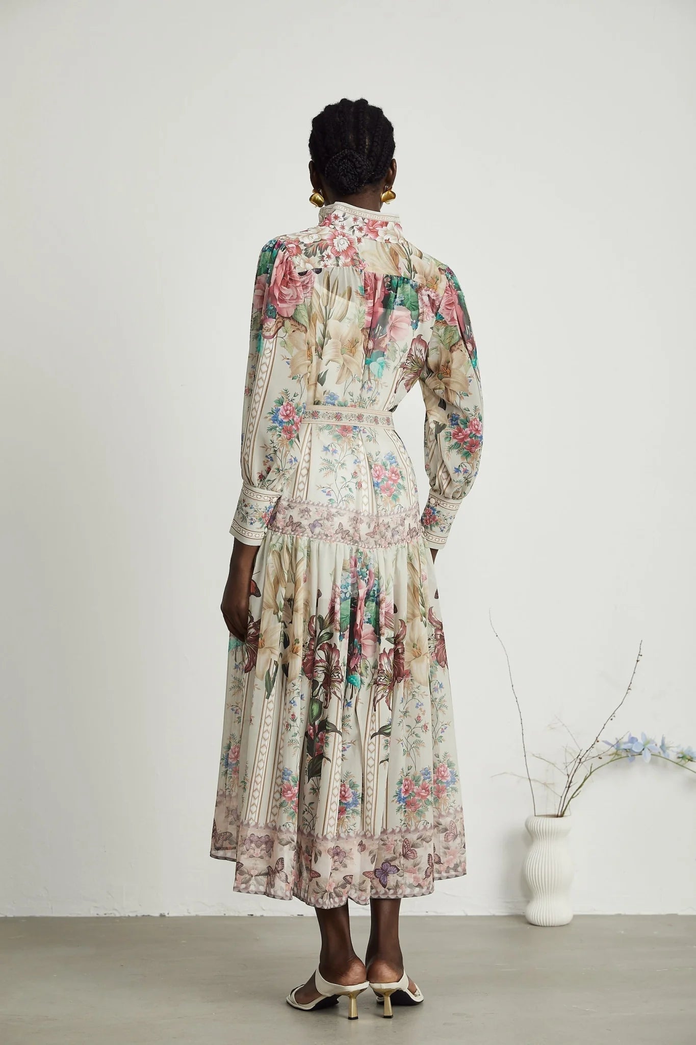 Yara Floral Print Midi Dress in Neutrals/Multicolor