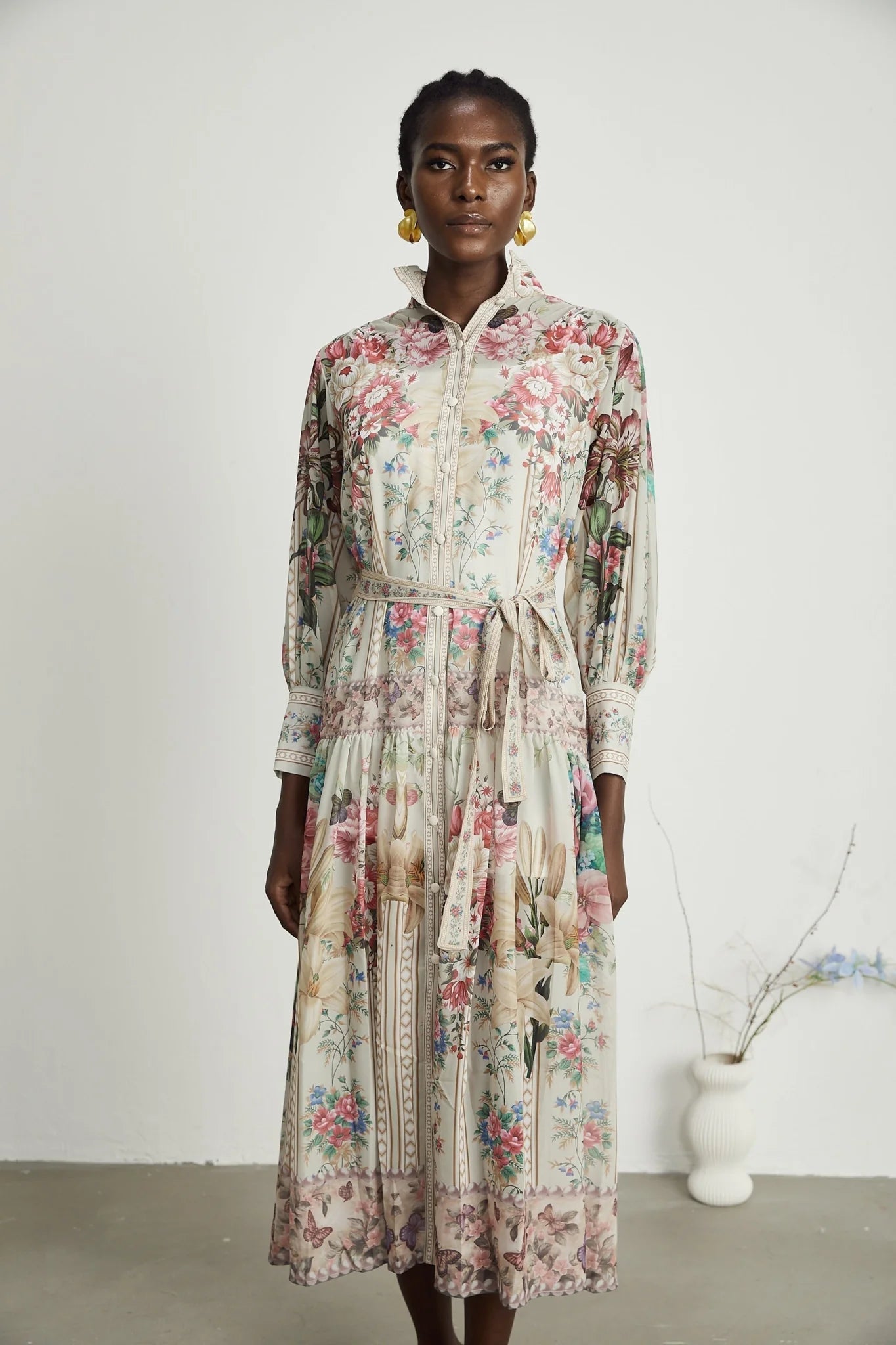 Yara Floral Print Midi Dress in Neutrals/Multicolor