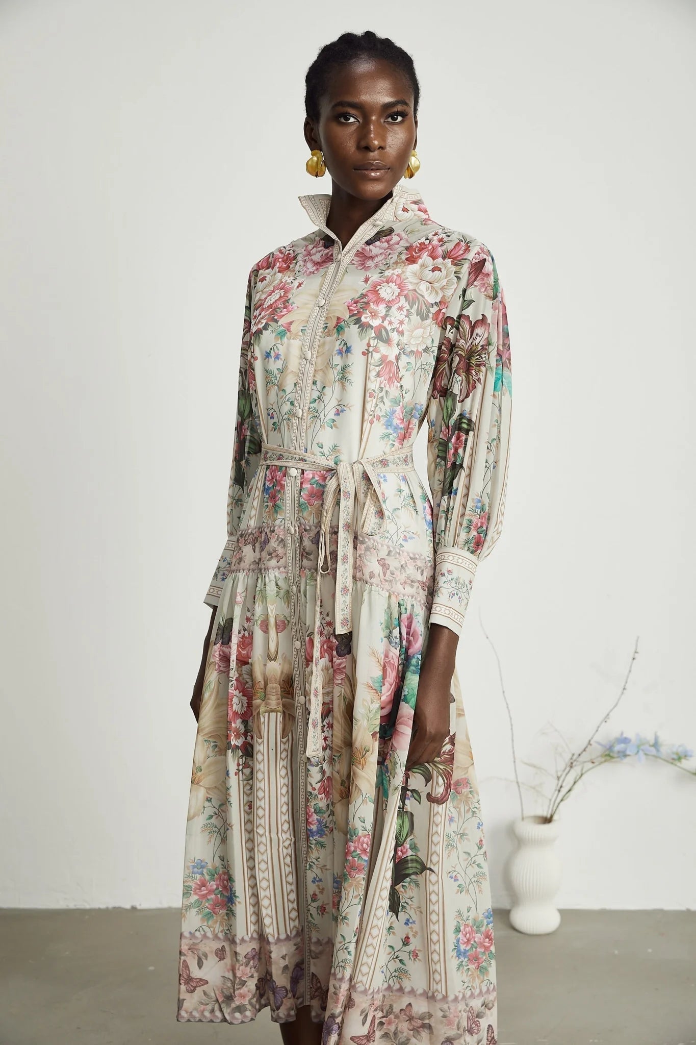 Yara Floral Print Midi Dress in Neutrals/Multicolor